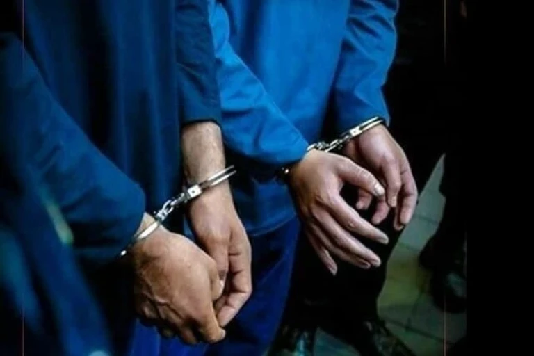 متهمان سند نمره کار خودروهای سرقتی در قم بازداشت شدند